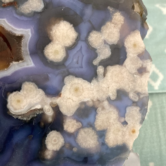 Blue Flower Agate Raw Crystal NWOT. 6” Long x 4” Wide.Bright blues.Amber Window. - Picture 4 of 6